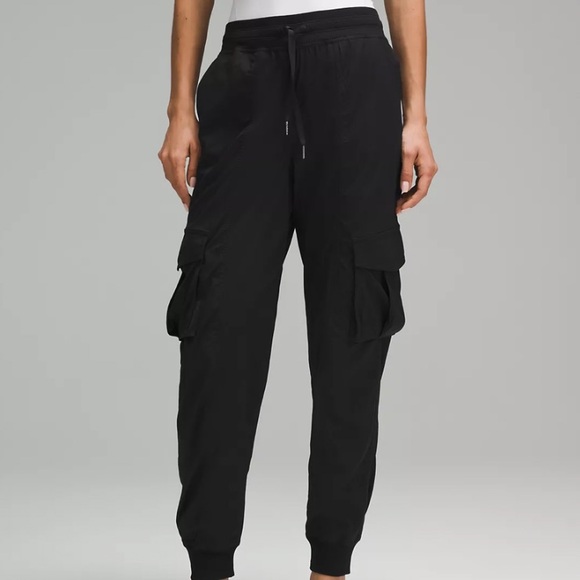 🆕 Lululemon Dance Studio Relaxed-Fit Mid-Rise Cargo Jogger in Black • Medium - Picture 8 of 10